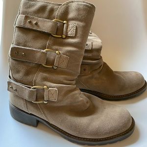 Clarks women’s leather boots in size 7.5